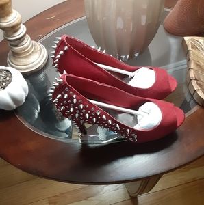 Privileged Pumps Peep-toe Red: Size 11